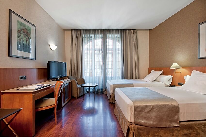Catalonia Gran Via Madrid Hotel Exterior photo